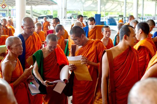 ภาพ No.235950:วันที่ 3 สิงหาคม พ.ศ. 2568 ภาพบรรยากาศ การต้อนรับปฎิสันถาร ของคณะสงฆ์ ในวันสมาธิโลก พิธีถวายมหาสังฆทาน 2,000 กว่าวัด ณ วัดพระธรรมกาย