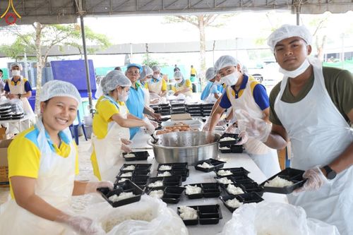 ภาพ No.130020:V.34 เพื่อธรรมเพื่อบางกล่ำ การรับบุญของเจ้าหน้าที่หน่วยงานต่างๆ  เพื่องานธรรมยาตราอัญเชิญพระบรมสารีริกธาตุ ประดิษฐาน ณ มหารัตนเจดีย์สิริปทุมสวรรค์ (เจดีย์อริยพุทธะ 5 พระองค์) ณ ศูนย์ปฏิบัติธรรมภาคใต้ อ.บางกล่ำ จ.สงขลา ระหว่างวันที่ 9-10 มีนาคม พ.ศ. 2567