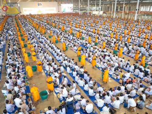 ภาพ No.205871:พิธีตักบาตร และ พิธีบูชาข้าวพระ ในวันอาทิตย์ต้นเดือน 2 กุมภาพันธ์ พ.ศ. 2568 ณ สภาธรรมกายสากล วัดพระธรรมกาย