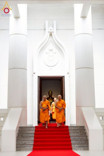 ภาพ No.244801:วันเสาร์ที่ 6 กันยายน พ.ศ. 2568 พิธีถวายบาตร บรรพชา อุปสมบทของนาคธรรมทายาท โครงการอุปสมบทหมู่บูชาธรรมครบรอบ 108 ปี  วันครูผู้ค้นพบวิชชาธรรมกาย ณ โบสถ์พระไตรปิฎก วัดพระธรรมกาย