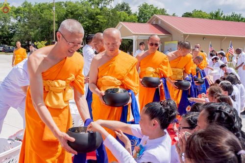 ภาพ No.234616:วันอาทิตย์ที่ 20 กรกฎาคม  พ.ศ.2568 พิธีทอดผ้าป่าภาคพื้นอเมริกา พิธีเจริญพระพุทธมนต์ ฉลองอาคารแก้วธรรมชัยรัตนอนันต์ วัดพระธรรมกายเทนเนสซี ประเทศสหรัฐอเมริกา