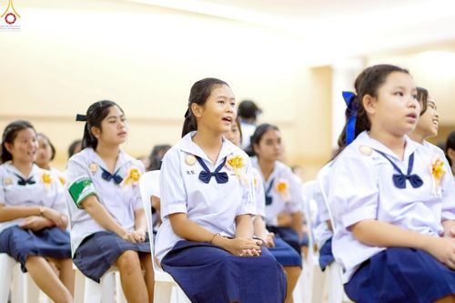 ภาพ No.245933:วันเสาร์ที่ 13 กันยายน พ.ศ. 2568 พิธีมอบผ้าไตรประธานกฐินสัมฤทธิ์เด็กดี V-Star ณ สภาธรรมกายสากล วัดพระธรรมกาย