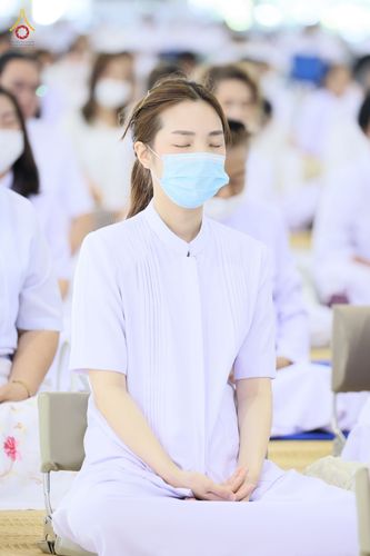 ภาพ No.80842:พิธีตักบาตร , พิธีบูชาข้าวพระในวันอาทิตย์ต้นเดือน วันที่ 7 พฤษภาคม พ.ศ. 2566 ณ วัดพระธรรมกาย