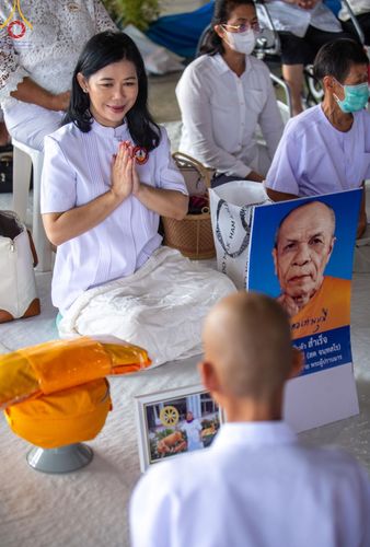 ภาพ No.133923:พิธีขอขมามอบผ้าไตร โครงการบรรพชาสามเณร ศูนย์อบรมวัดพระธรรมกาย ณ วัดพระธรรมกาย วันเสาร์ที่ 6 เมษายน พ.ศ. 2567