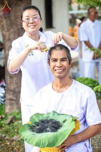 ภาพ No.135730:พิธีปลงผมธรรมทายาท โครงการบรรพชาและอุปสมบทหมู่ รุ่นบูชาธรรม 80 ปี หลวงพ่อธัมมชโย ณ หมู่บ้านบรรลุธรรม วัดพระธรรมกาย วันที่ 7 เมษายน พ.ศ. 2567