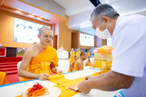 ภาพ No.228080:วันอาทิตย์ที่ 1 มิถุนายน พ.ศ. 2568 พิธีมุทิตาพระอุปสมบทอุทิศชีวิต ณ ห้องแก้วสารพัดนึก 1 วัดพระธรรมกาย