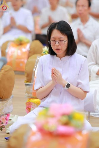 ภาพ No.180829:พิธีถวายภัตตาหารเมนูสวรรค์ และพิธีถวายอุปกรณ์กันหนาว แด่คณะพระภิกษุสามเณรวัดพระธรรมกาย วันอาทิตย์ที่ 8 ธันวาคม พ.ศ.2567 ณ สภาธรรมกายสากล วัดพระธรรมกาย