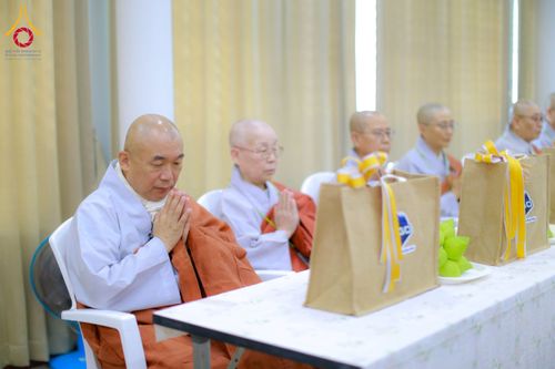 ภาพ No.197573:พิธีถวายสังฆทานคณะสงฆ์ 2 นิกายเชื่อมสัมพันธ์ไทย-เกาหลี วันอาทิตย์ที่ 5 มกราคม พ.ศ. 2568 ณ อาคารชมรมภาวนารักษ์ วัดพระธรรมกาย อำเภอคลองหลวง จังหวัดปทุมธานี