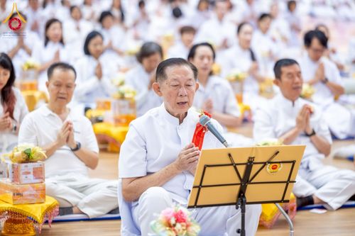 ภาพ No.239584:วันอาทิตย์ที่ 17 สิงหาคม พ.ศ. 2568 พิธีถวายคิลานเภสัช และอุปกรณ์ทางการแพทย์ แด่คณะสงฆ์ เนื่องในวันธรรมชัย ณ ห้องแก้วสารพัดนึก 2 สภาธรรมกายสากล วัดพระธรรมกาย