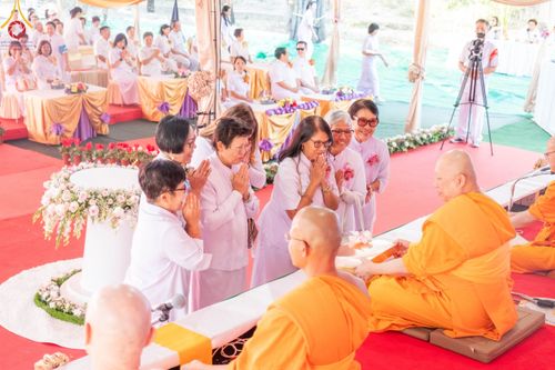 ภาพ No.100340:พิธีทอดกฐินบรมจักรพรรดิ ณ วัดพระธรรมกายแคลิฟอร์เนีย เมืองอาซูซ่า รัฐแคลิฟอร์เนีย ประเทศสหรัฐอเมริกา วันอาทิตย์ที่ 12 พฤศจิกายน พ.ศ. 2566
