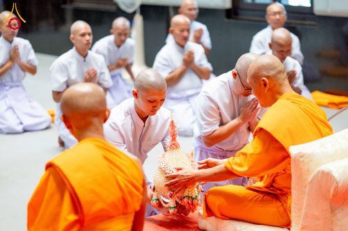 ภาพ No.256205:วันที่ 4 ตุลาคม พ.ศ. 2568 พิธีบรรพชาอุปสมบท  โครงการอุปสมบทหมู่บูชาธรรม 141 ปี  พระมงคลเทพมุนี (สด จนฺทสโร) ณ โบสถ์พระไตรปิฏก วัดพระธรรมกาย จ.ปทุมธานี