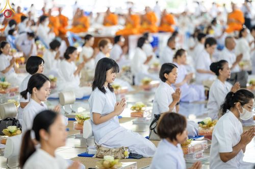 ภาพ No.162148:พิธีถวายภัตตาหารเมนูสวรรค์ เนื่องในวันออกพรรษา (ขึ้น 15 ค่ำ เดือน 11) วันพฤหัสบดีที่ 17 ตุลาคม พ.ศ. 2567 ณ หอฉันคุณยายอาจารย์ฯ วัดพระธรรมกาย