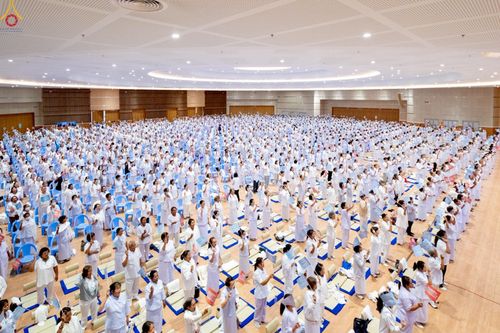 ภาพ No.239912:วันที่ ๒๒ - ๒๔ สิงหาคม พ.ศ. ๒๕๖๘ สัมมนารวมใจผู้นำบุญ บูชาธรรม ๘๑ ปี หลวงพ่อธัมมชโย กฐินสามัคคีทั่วไทย ๓๐,๐๐๐ วัด โครงการอุปสมบทบูชาธรรมมหาปูชนียาจารย์ ๓,๐๐๐ รูป รุ่นที่ ๑