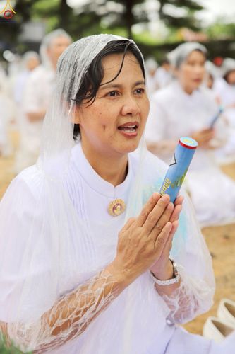 ภาพ No.234105:วันอาทิตย์ที่ 20 กรกฎาคม พ.ศ.2568 พิธีทอดผ้าป่า และพิธีตอกเสาเข็มต้นแรก สร้างอาคารปฏิบัติธรรมพระมงคลเทพมุนี ณ ศูนย์ปฏิบัติธรรมสุราษฏร์ธานี