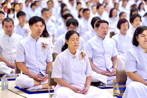 ภาพ No.215317:วันอาทิตย์ต้นเดือนที่ 6 เมษายน พ.ศ. 2568 พิธีบูชาข้าวพระ สภาธรรมกายสากล วัดพระธรรมกาย