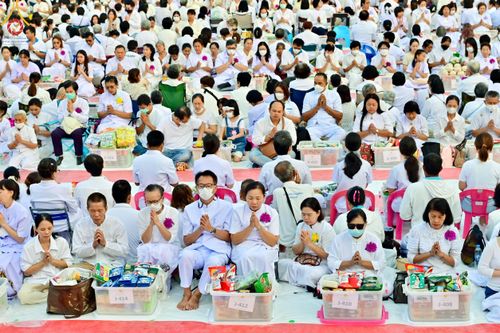 ภาพ No.116056:พิธีตักบาตรพระธรรมยาตรา ณ อนุสรณ์สถานลำดับที่ 4 สถานที่เกิดด้วยกายธรรม วัดโบสถ์(บน) จ.นนทบุรี วันที่ 21 มกราคม พ.ศ. 2567