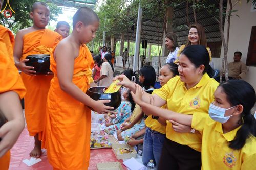 ภาพ No.61086:สามเณรออกบิณฑบาต และกิจกรรมอบรมสามเณร ในโครงการบรรพชาสามเณรฟื้นฟู พระพุทธศาสนาทั่วไทย ณ ศูนย์อบรมที่พักสงฆ์บ้านร่มเย็น จ.นราธิวาส วันที่ 2-15 เมษายน พ.ศ. 2567