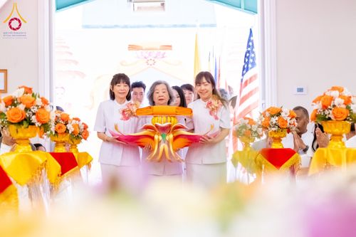 ภาพ No.175028:พิธีทอดกฐิน วัดพระธรรมกายซิลิคอนวัลเลย์ มลรัฐแคลิฟอร์เนีย ประเทศสหรัฐอเมริกา บูชาธรรม 80 ปี หลวงพ่อธัมมชโย โดยคณะศิษยานุศิษย์วัดพระธรรมกาย วันที่ 27 ตุลาคม พ.ศ. 2567