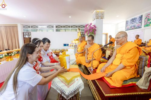 ภาพ No.260304:วันที่ 18 ตุลาคม พ.ศ. 2568 พิธีทอดกฐินสามัคคีทั่วไทย 30,000 วัด โดยคณะศิษยานุศิษย์ บูชาธรรม 81 ปี หลวงพ่อธัมมชโย ณ วัดกิ่วลม ต.บ่อหลวง อ.ฮอด จ.เชียงใหม่