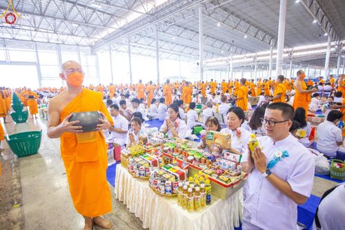 ภาพ No.126532:พิธีตักบาตร ในวันอาทิตย์ต้นเดือนที่ 3 มีนาคม พ.ศ. 2567 ณ บ้านแก้วเรือนทองคุณยายฯ วัดพระธรรมกาย