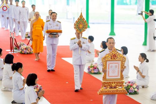 ภาพ No.214788:พิธีต้อนรับสัญญาบัตร พัดยศ พระราชวิเทศวชิรเวที (บัณฑิต วรปญฺโญ) เจ้าอาวาสวัดพระธรรมกายสกอตแลนด์ สหราชอาณาจักร ผู้ช่วยเจ้าอาวาสวัดพระธรรมกาย ณ อุโบสถพระไตรปิฏก วัดพระธรรมกาย