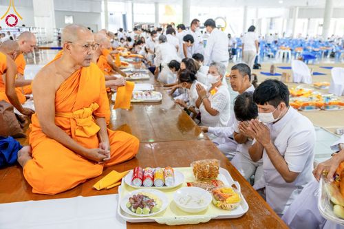 ภาพ No.100165:พิธีบุพเปตพลี  ครั้งที่ 143 วันที่ 27 พฤศจิกายน พ.ศ. 2566 วันพระ ขึ้น 15 ค่ำ เดือน 12 ณ หอฉันคุณยายอาจารย์ฯ วัดพระธรรมกาย