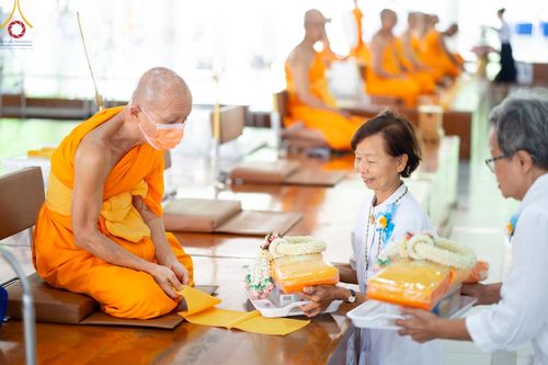 ภาพ No.58631:พิธีบุพเปตพลี ครั้งที่ 149 ร่วมอุทิศบุญแด่หมู่ญาติที่ล่วงลับไปแล้ว และสืบทอดอายุพระพุทธศาสนา วันอังคารที่ 23 เมษายน พ.ศ. 2567 (วันพระ ขึ้น 15 ค่ำ เดือน 5) ณ หอฉันคุณยายอาจารย์ฯ วัดพระธรรมกาย