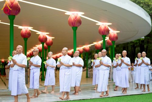 ภาพ No.244551:วันเสาร์ที่ 6 กันยายน พ.ศ. 2568 พิธีเวียนประทักษิณ และวันทาสีมาของนาคธรรมทายาท โครงการอุปสมบทหมู่บูชาธรรมครบรอบ 108 ปี วันครูผู้ค้นพบวิชชาธรรมกาย ณ โบสถ์พระไตรปิฎก วัดพระธรรมกาย