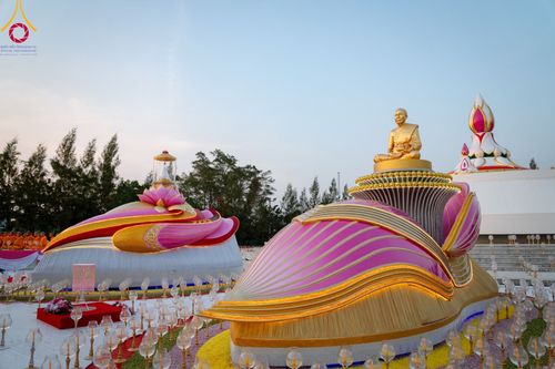 ภาพ No.109590:พิธีจุดประทีปถวายเป็นพุทธบูชา และบูชาธรรมมหาปูชนียาจารย์ วันที่ 10 มกราคม พ.ศ. 2567 ณ อนุสรณ์สถานคลองบางนางแท่น อ.สามพราน จ.นครปฐม