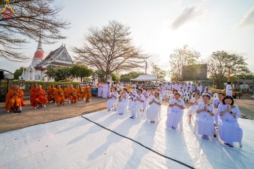 ภาพ No.58134:พิธีตักบาตรพระภิกษุและสามเณร 180 รูป ณ ลานองค์พระสมุทรเจดีย์ จ.สมุทรปราการ วันเสาร์ที่ 27 เมษายน พ.ศ. 2567