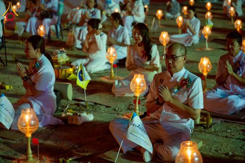 ภาพ No.275294:วันอาทิตย์ที่ 30 พฤศจิกายน พ.ศ. 2568 พิธีจุดประทีปถวายเป็นพุทธบูชา ณ ศูนย์ปฏิบัติธรรมระยอง (บ้านช่องลม)