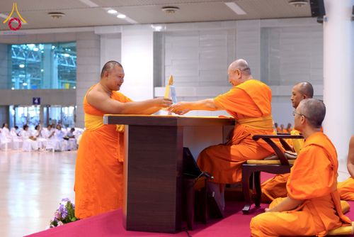 ภาพ No.232168:วันอาทิตย์ที่ 6 กรกฏาคม พ.ศ. 2568 พิธีมอบโล่เกียรติคุณ สวดธัมมจักกัปปวัตตนสูตร และรางวัลโครงการผู้นำแสงสว่างออนไลน์ ณ ห้องแก้วสารพัดนึก1 สภาธรรมกายสากล วัดพระธรรมกาย