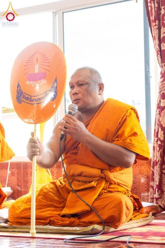 ภาพ No.171722:พิธีทอดกฐิน ณ วัดมหาโพธิ์ จ.ลพบุรี ในโครงการกฐินสามัคคีทั่วไทย 30,000 วัด บูชาธรรม 80 ปี หลวงพ่อธัมมชโย โดยคณะศิษยานุศิษย์วัดพระธรรมกาย วันที่ 27 ตุลาคม พ.ศ. 2567