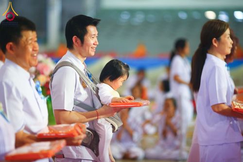 ภาพ No.134320:พิธีทอดผ้าป่าสมทบ มหาสังฆทาน 10,000 วัด ทั่วไทย วันอาทิตย์ต้นเดือนที่ 7 เมษายน พ.ศ.2567 ณ ห้องแก้วสารพัดนึก 1 สภาธรรมกายสากล  วัดพระธรรมกาย จ.ปทุมธานี