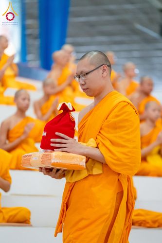 ภาพ No.237456:วันอาทิตย์ที่ 10 สิงหาคม พ.ศ.2568 พิธีมอบใบประกาศเกียรติคุณ โครงการสอบบาลี "ฉลองแชมป์" บูชาธรรม 80 ปี หลวงพ่อธัมมชโย ประจำปี 2568 และ พิธีมอบดวงแก้วสามเณรทรงบาลีไวยากรณ์ ณ สภาธรรมกายสากล วัดพระธรรมกาย ปทุมธานี