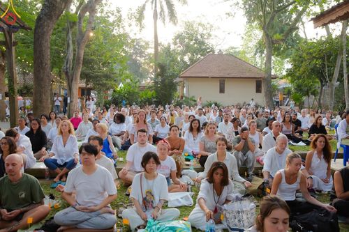 ภาพ No.156398:วัดพุทธบาหลีและวัดพระธรรมกาย จัดปฏิบัติธรรมนานาชาติ 1,151 คนจาก 78 ประเทศ ใน "วันสันติภาพสากล" ณ บาหลี อินโดนีเซีย วันเสาร์ที่ 21 กันยายน พ.ศ. 2567 เวลา 16.00-21.00 น. ณ พิพิธภัณฑ์ ARMA เมืองอูบุด จังหวัดบาหลี ประเทศอินโดนีเซีย