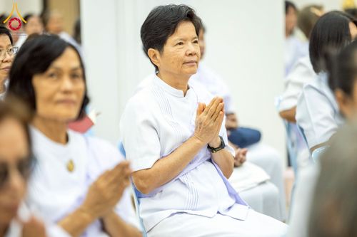 ภาพ No.221876:โครงการปฏิบัติธรรมอบรมศีลธรรม “บวชอุบาสิกาแก้ว” ถวายเป็นพระราชกุศลแด่พระบาทสมเด็จพระเจ้าอยู่หัว เนื่องในโอกาสมหามงคล “วันฉัตรมงคล”  ระหว่างวันที่ 2 – 4 พฤษภาคม 2568  ณ อาคาร 115 ปี คุณยายอาจารย์ฯ