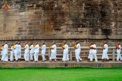 ภาพ No.231059:วันที่ 1 กรกฎาคม พ.ศ. 2568 โครงการบรรพชาสามเณร 300 รูป ถวายเป็นพุทธบูชา  วันอาสาฬหบูชา ณ จุดกำเนิดพระรัตนตรัย  ต้นแหล่งธัมมจักกัปปวัตตนสูตร เมืองพาราณสี  สารนาถ ประเทศอินเดีย