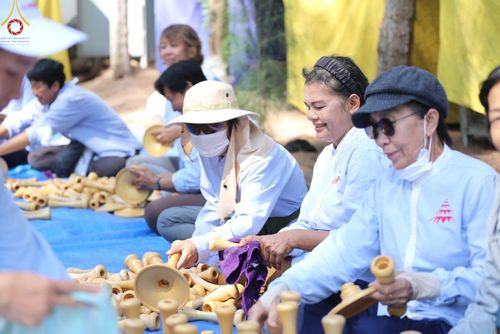 ภาพ No.106976:V.3 ตั้งใจ การเตรียมงาน เก็บงาน การรับบุญของเจ้าหน้าที่หน่วยงานต่างๆ เพื่อโครงการธรรมยาตรา กตัญญูบูชามหาปูชนียาจารย์ พระมงคลเทพมุนี (สด จนฺทสโร) พระผู้ปราบมาร อนุสรณ์สถาน 7 แห่ง ปีที่ 12 ระหว่างวันที่ 2 - 31 มกราคม พ.ศ. 2567