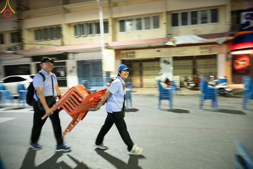 ภาพ No.151647:V.55 ทีมใหญ่ที่หาดใหญ่ เจ้าหน้าที่ทุกสถานะ หลายสัญชาติ ร่วมกันจัดงานตักบาตรที่หาดใหญ่ วันที่ 10-11 สิงหาคม พ.ศ. 2567