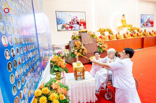 ภาพ No.238838:วันเสาร์ที่ 16 สิงหาคม พ.ศ. 2568 งานบุญประจำปี ครั้งที่ 20 พิธีทักษิณานุปทานแด่บรรพชน ตระกูลผ่องสวัสดิ์และหมู่ญาติที่ล่วงลับไปแล้ว ณ พระมหาเจดีย์ทัตตชีโว ศูนย์อบรมเยาวชนกาญจนบุรี