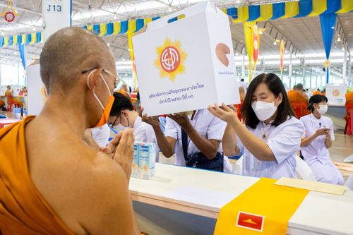 ภาพ No.85379:พิธีถวายมหาสังฆทานคณะสงฆ์ 2000 กว่าวัดทั่วประเทศปีที่ 23, พิธีถวายไทยธรรมคณะสงฆ์ 323 วัด 4 จังหวัดชายแดนภาคใต้, พิธีมอบปัจจัยช่วยเหลือครู 4 จังหวัดชายแดนภาคใต้ ณ สภาธรรมกายสากล วัดพระธรรมกาย ในวันสมาธิโลก อาทิตย์ที่ 6 สิงหาคม พ.ศ. 2566