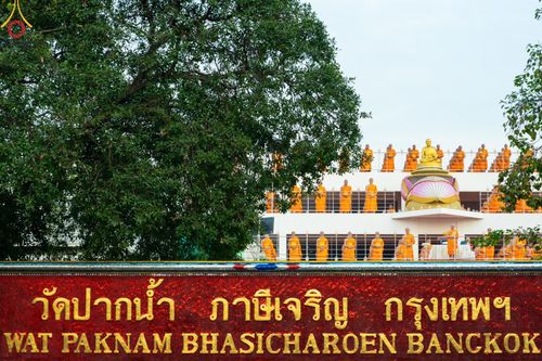 ภาพ No.201587:พิธีจุดประทีปถวายเป็นพุทธบูชา และบูชาธรรมมหาปูชนียาจารย์ ณ อาคารธรรมยาตรา กตัญญูบูชามหาปูชนียาจารย์ ตรงข้ามวัดปากน้ำภาษีเจริญ จ.กรุงเทพมหานคร ในโครงการธรรมยาตรา กตัญญูบูชา มหาปูชนียาจารย์ พระมงคลเทพมุนี(สด จนฺทสโร) พระผู้ปราบมาร อนุสรณ์สถาน 7 แห่ง