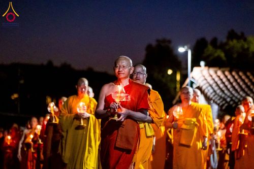ภาพ No.225803:วันอาทิตย์ที่ 11 พฤษภาคม พ.ศ. 2568 วัดพระธรรมกายแคลิฟอร์เนีย จัดงานวิสาขบูชานานาชาติ และถวายมหาสังฆทานคณะสงฆ์ 120 รูป