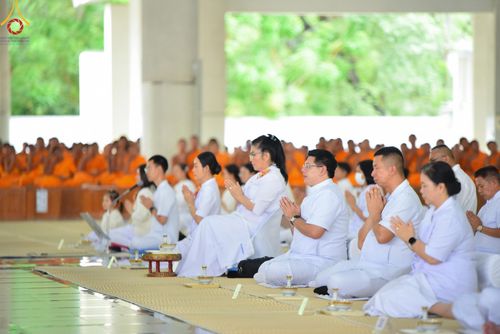 ภาพ No.144632:ชาวอำเภอคลองหลวง จังหวัดปทุมธานี ถวายเทียนพรรษามหามงคล เนื่องในเทศกาลเข้าพรรษา ประจำปี 2567 แด่คณะสงฆ์วัดพระธรรมกาย  วันพฤหัสบดีที่ 18 กรกฎาคม พ.ศ. 2567