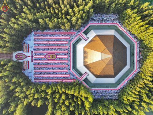 ภาพ No.107392:พิธีตักบาตรพระธรรมยาตราฯ ในโครงการธรรมยาตรากตัญญูบูชา มหาปูชนียาจารย์ พระมงคลเทพมุนี(สด จนฺทสโร) พระผู้ปราบมาร ปีที่ 12 ณ อนุสรณ์สถานมหาวิหารพระมงคลเทพมุนี อ.สองพี่น้อง จ.สุพรรณบุรี วันที่ 7 มกราคม พ.ศ. 2567