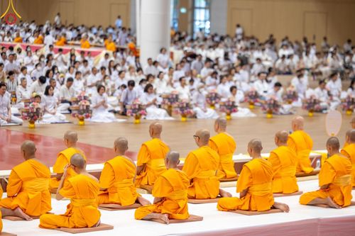ภาพ No.145252:พิธีถวายผ้าอาบน้ำฝนและประทีปโคมไฟ ณ สภาธรรมกายสากล วัดพระธรรมกาย วันเสาร์ที่ 20 กรกฎาคม พ.ศ. 2567