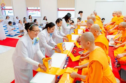 ภาพ No.260641:วันอาทิตย์ที่ 19 ตุลาคม พ.ศ. 2568 พิธีทอดกฐิน วัดพระธรรมกายสตอกโฮล์ม ประเทศสวีเดน 