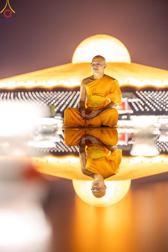 ภาพ No.154828:พิธีจุดประทีป, พิธีฉลองชัยสวดมนต์บทธัมมจักกัปปวัตนสูตร ณ มหารัตนวิหารคด วัดพระธรรมกาย วันอังคารที่ 17 กันยายน พ.ศ. 2567