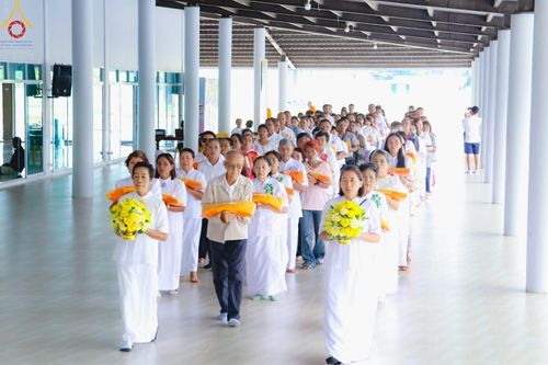 ภาพ No.186473:พิธีตัดปอย ปลงผม เวียนประทักษิณ  มอบบาตรผ้าไตร ขอขมาผู้ปกครอง และพิธีบรรพชาอุปสมบท  โครงการอุปสมบทหมู่บูชาธรรมมหาปูชนียาจารย์  ประจำปี 2567 ณ ศูนย์ปฏิบัติธรรมภาคใต้และวัดคงคาเลียบ อ.บางกล่ำ จ.สงขลา วันอาทิตย์ที่ 8 ธันวาคม พ.ศ. 2567